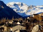 Family skiing vacation in Pyrenees