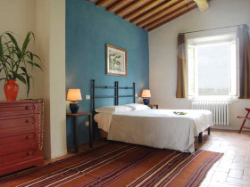 Brentina Est bedroom