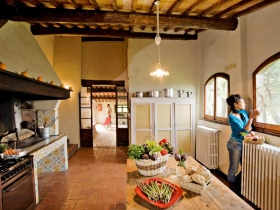 Le Trosce kitchen
