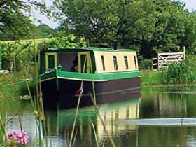 Houseboat vacations in Devon, England