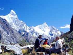 Cordillera Huayhuash trekking vacation