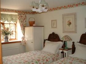 Twin bedroom