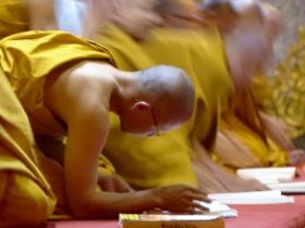 Monks at Wat Doi Suthep