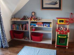 Plenty to occupy children indoors & out, giving you the time to kick back & relax :D