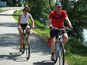 Self-guided cycling vacation along Danube river