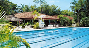 Hotels with a pool vacations