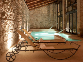 Luxury accommodation in a castle, Monselice, Italy
