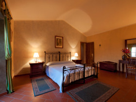 Tuscany farmhouse accommodation, Italy
