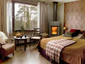 Northern Lights vacation in Lapland, aurora alarm