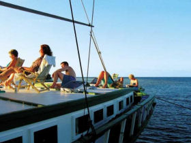 Maldives vacations, Dhoni cruise