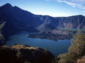 Climb Mount Rinjani, Indonesia