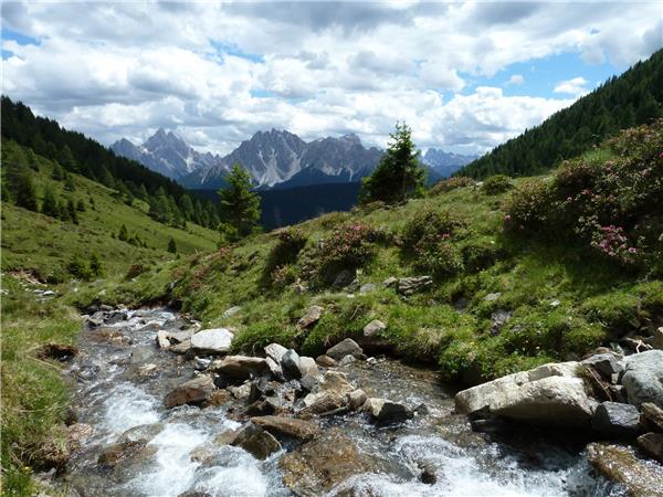 Dolomites walking vacation in Italy