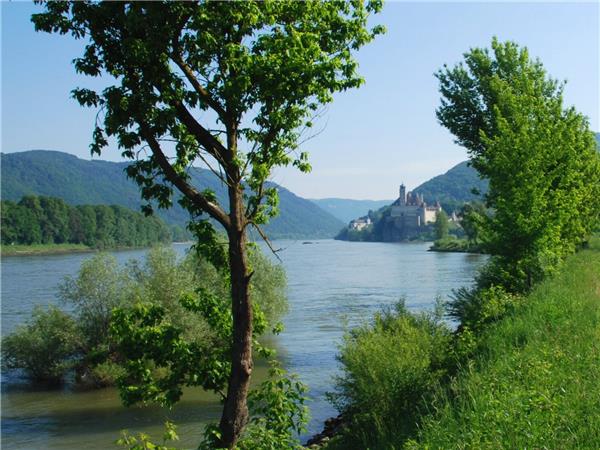 Passau to Vienna cycling vacation in Austria and Germany