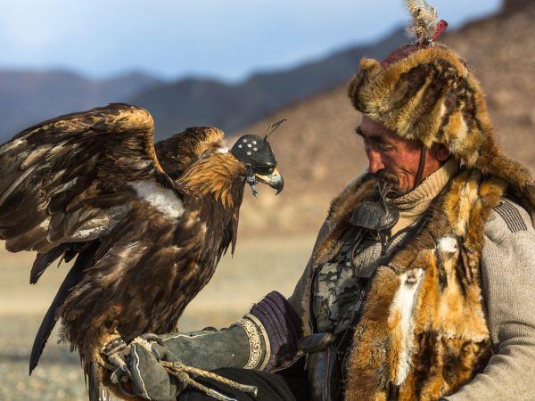 Mongolia eagle hunting festival vacation