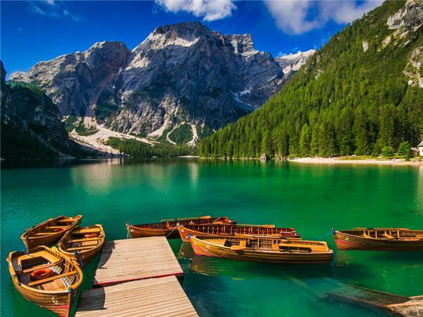 Italy hiking vacation in the Dolomites