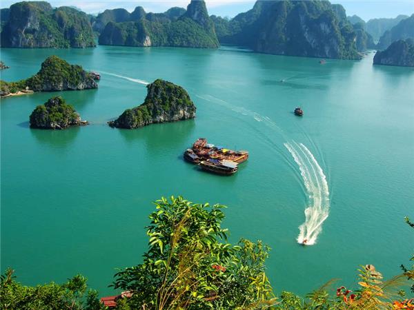 Vietnam walking vacation, one foot in Vietnam