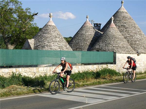 Puglia cycling vacation in Italy