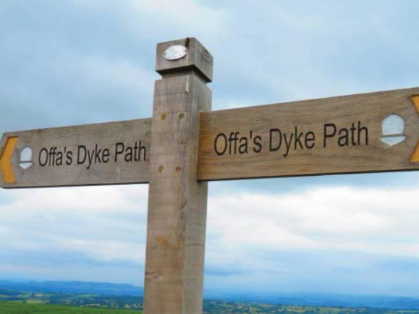 Offa�s Dyke walking holiday in Wales & England
