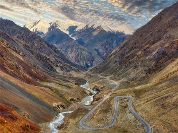 Karakoram highway vacation in Pakistan