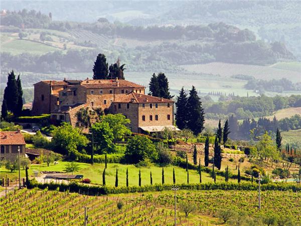 Southern Tuscany walking and wine vacation