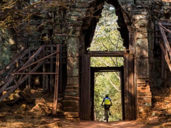 Ho Chi Minh City to Angkor Wat cycling tours