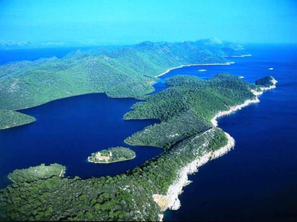 Island hopping vacation in Croatia