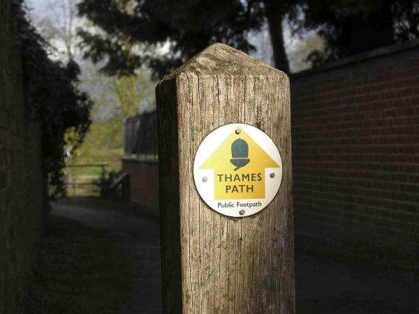 Thames Path walking vacation in England