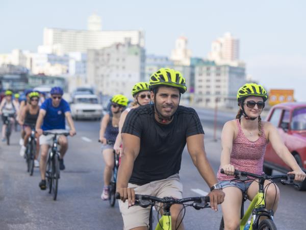 Cycle tour in Cuba