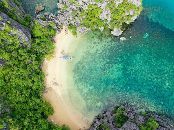 Cruising the remote paradise of Indonesia's Komodo Islands