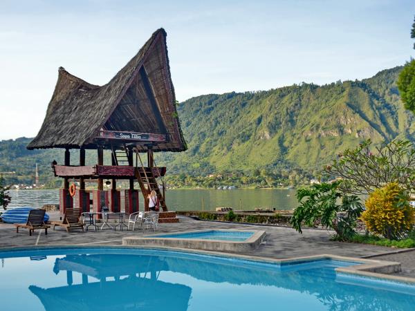 Sumatra tour, culture and orangutans 
