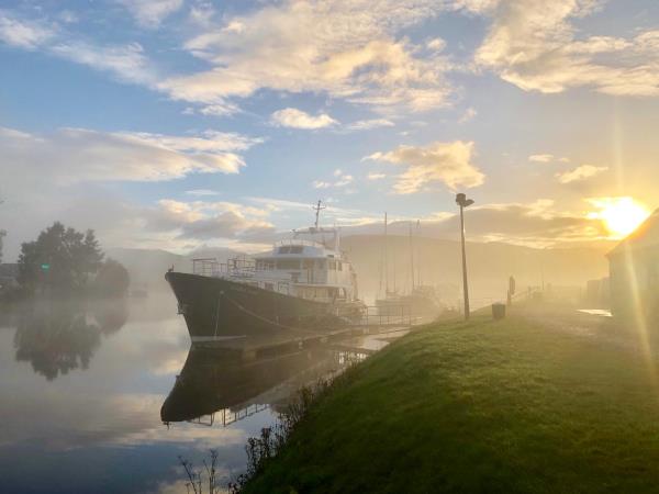 Luxury Caledonian canal cruise
