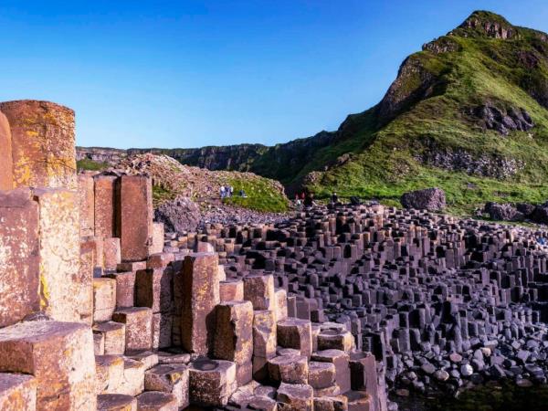 Dublin, Belfast & Causeway Coast guided rail tour 