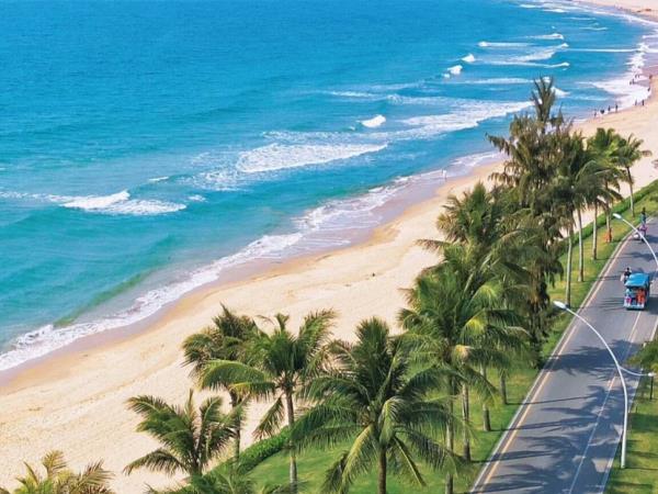 Hainan biking and hiking tour in China