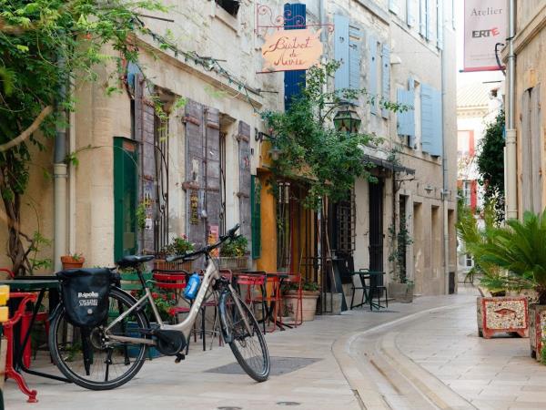 Provence luxury cycling holiday, France
