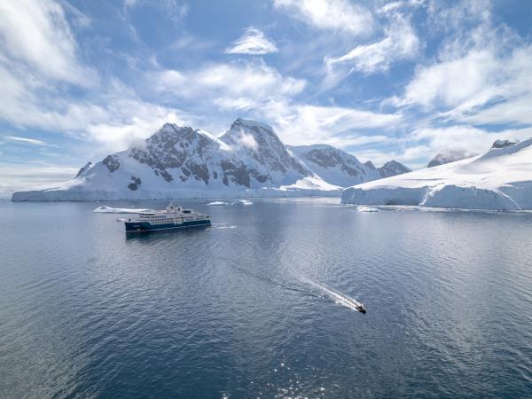 Luxury Spitsbergen small ship cruise