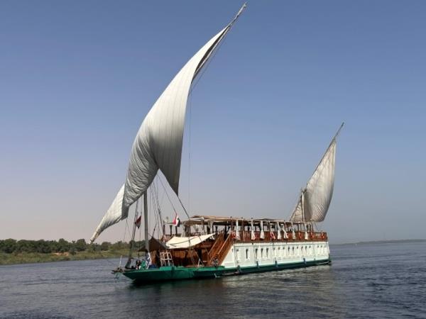Egypt off the beaten track tour with cruise