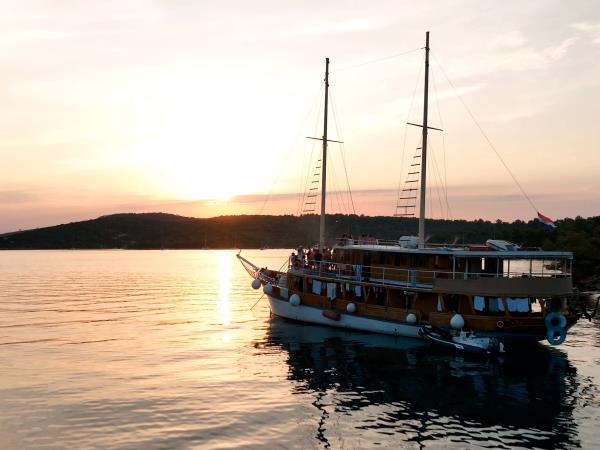 Dalmatian Island cruise and cycling vacation, Croatia