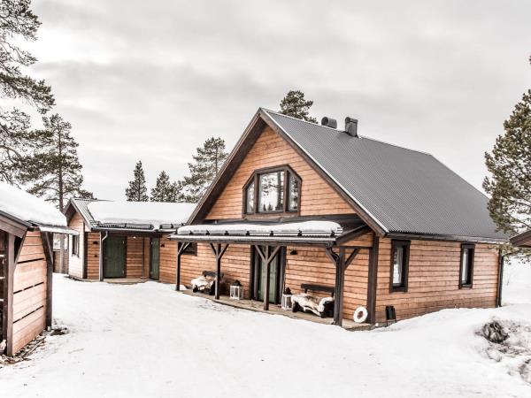 Luxury Arctic Lodge vacation