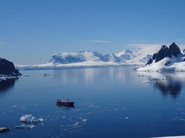 Antarctica, South Georgia & Falklands luxury cruise