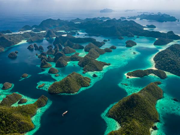 Luxury Japan tour with Raja Ampat cruise