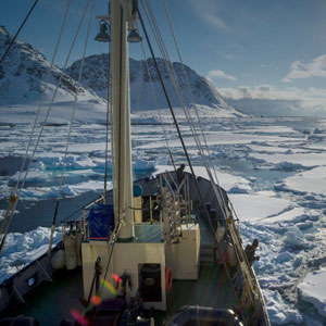 Small ship cruises in Spitsbergen