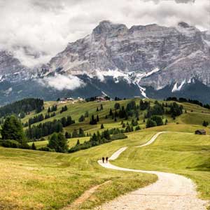 Walking in Italy travel guide