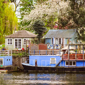Walking the Thames Path