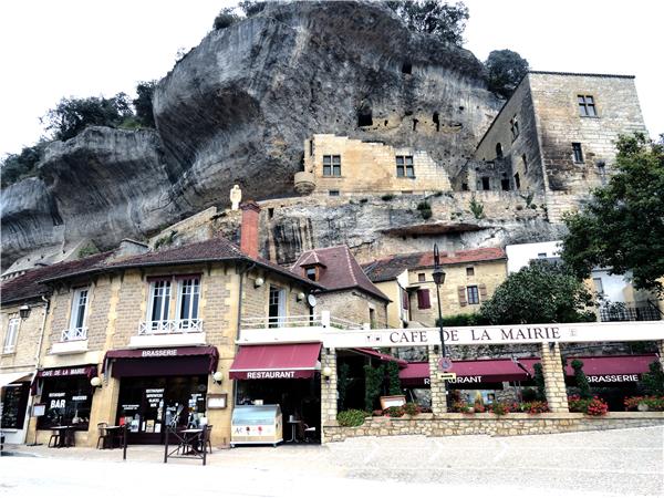 Dordogne self guided cycling tour, France