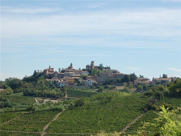 Piedmont cycling vacation, Italy 
