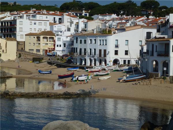 Catalonia walking vacation in Spain, self guided