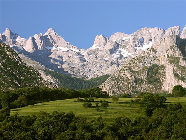 Picos mountains walking vacation in Spain