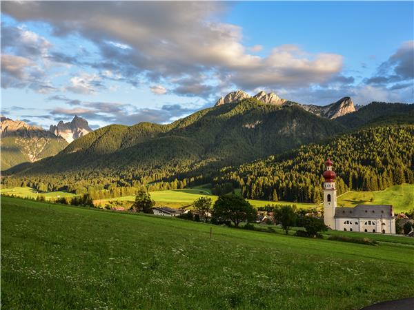 Dolomites walking vacation in Italy
