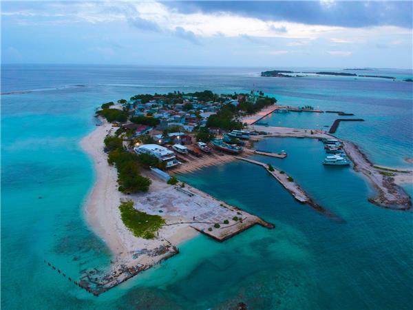 Maldives budget small group tour