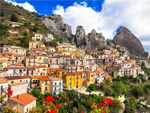 Dolomites winter activity vacation in Italy